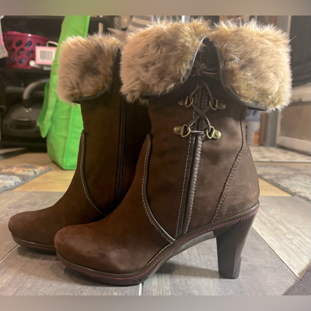 Jambu Fur Trim Heel Boots
Brown Suede Dress Boots
Sz. 8
Like New